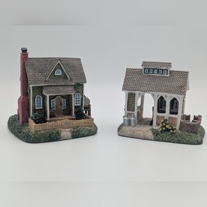 Hillside Farm HSE8a And Hillside Cow Barn HSE8b Resin Vintage Village Pieces